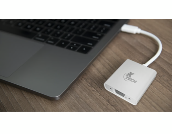 Adaptador de video Xtech XTC-551, USB-C a VGA hembra 1080p.