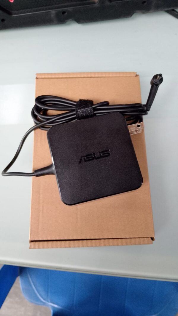 Cargador Asus 65W, 19V, 3.42A, fuente de alimentación original.